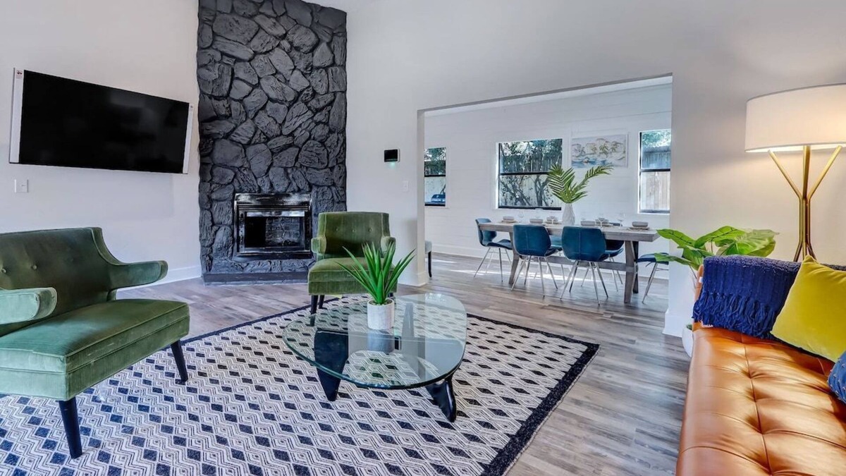 Jacksonville House | This house is a 3 bedroom(s), 2 bathrooms, located in Jacksonville, FL.