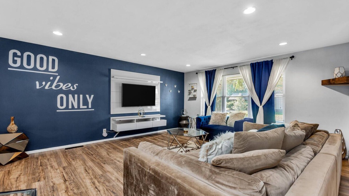 Belleville House | This house is a 4 bedroom(s), 3 bathrooms, located in Belleville, IL.