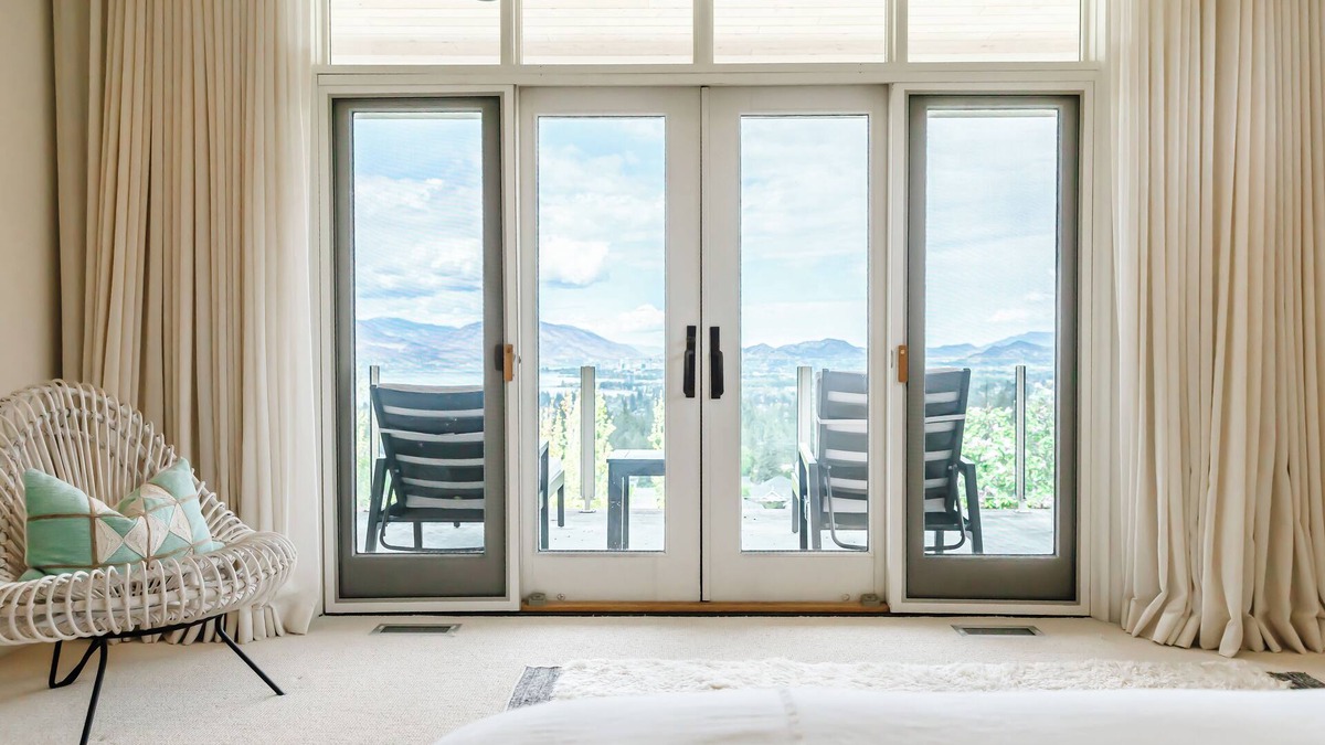 Southwest Mission House | This house is a 4 bedroom(s), 3.5 bathrooms, located in Kelowna, BC.