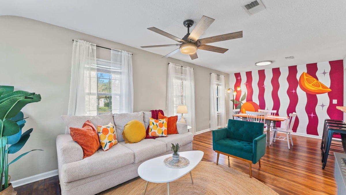 Lakeshore South House | This house is a 4 bedroom(s), 2 bathrooms, located in Jacksonville, FL.
