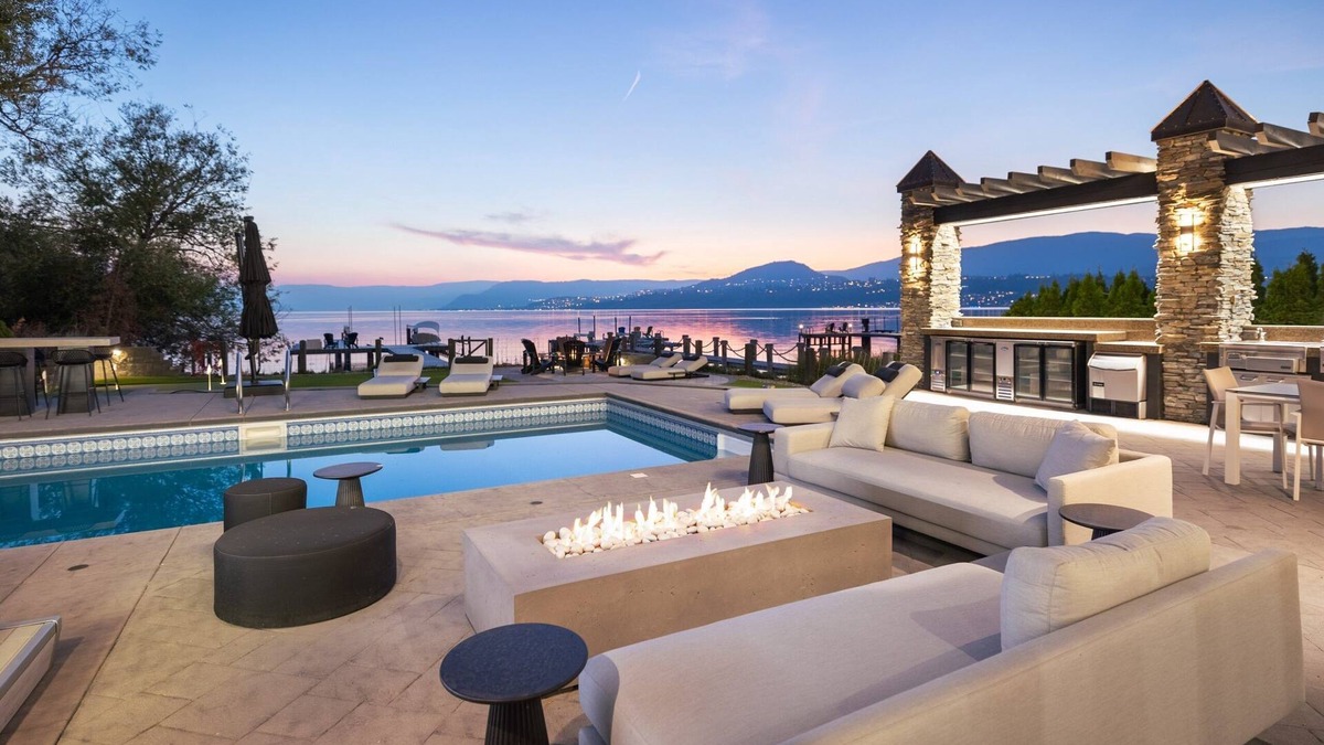 South Pandosy House | This house is a 6 bedroom(s), 3.5 bathrooms, located in Kelowna, BC.