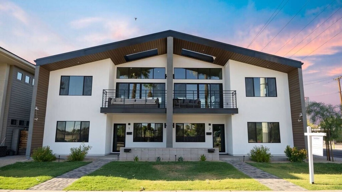 Roosevelt House | This house is a 8 bedroom(s), 8 bathrooms, located in Phoenix, AZ.