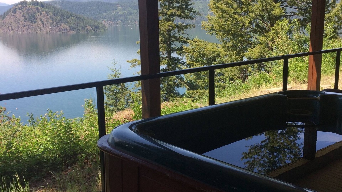 Blind Bay Apartment | This house is the iconic house of the Shuswap lake! Gorgeous views of the bay!