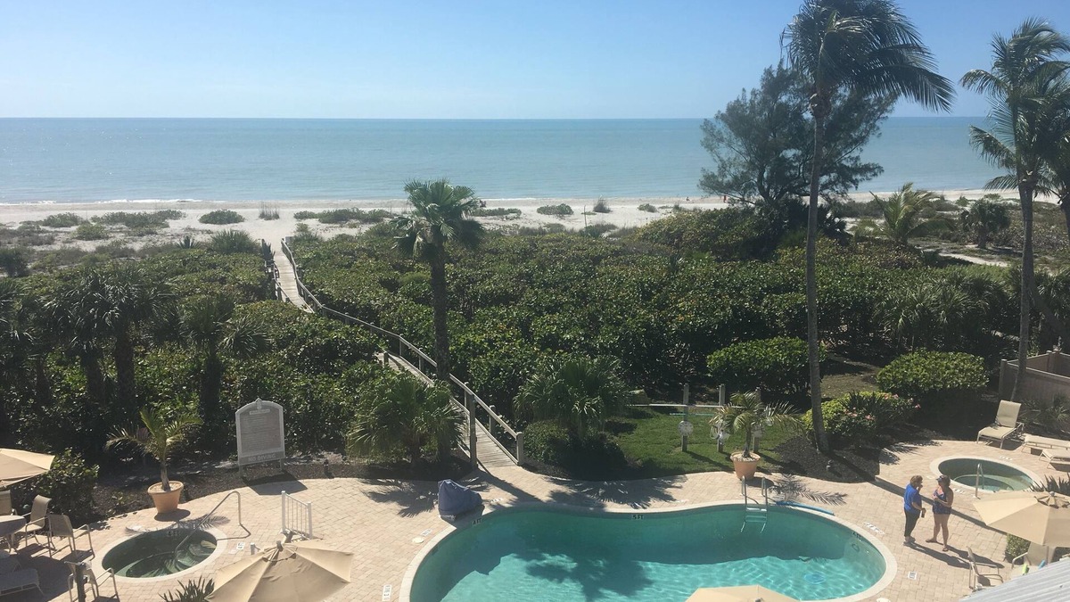 Sanibel Condo | This Hurricane House condo is no longer available for 2021.