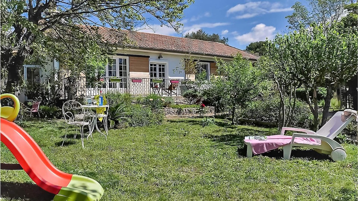 Mornas House | This independent vacation home is located in the hills of the old village of Mornas.