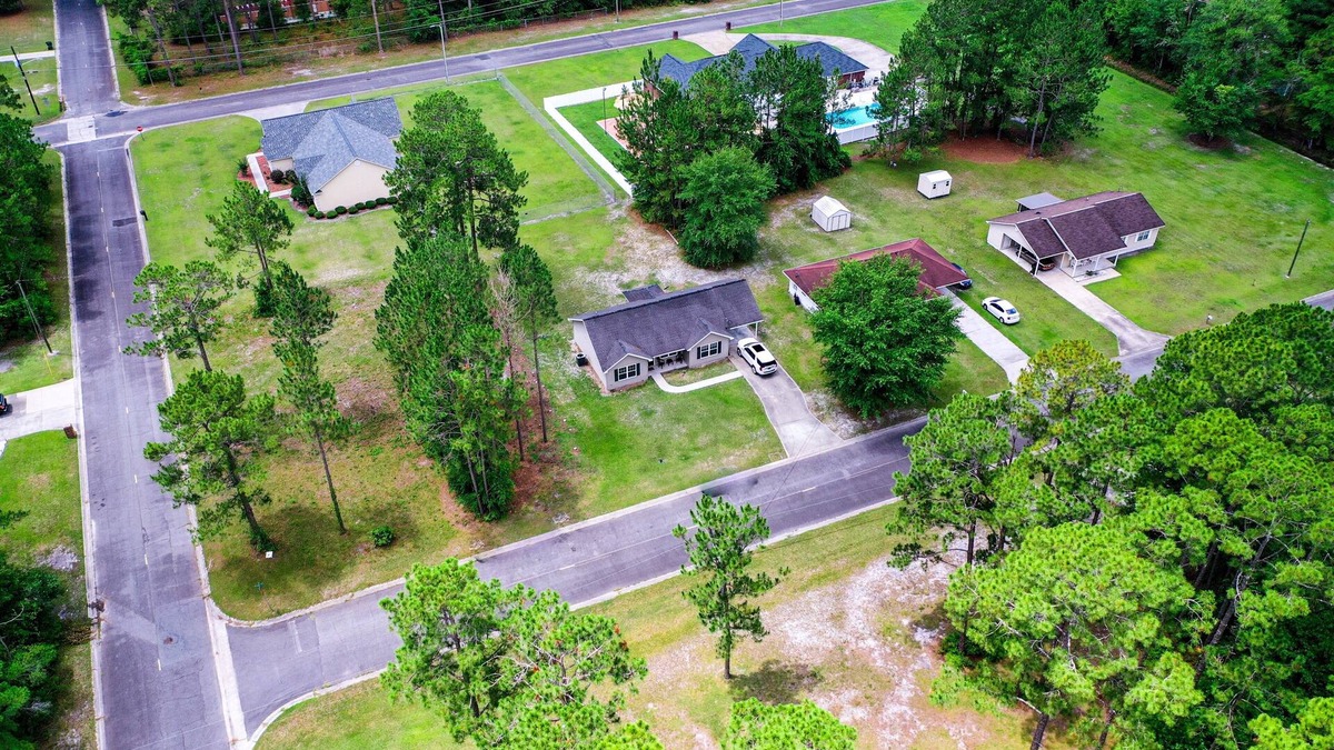 Waycross House | This is a 3 bedroom and 2 bath house located in a quiet neighborhood with love.