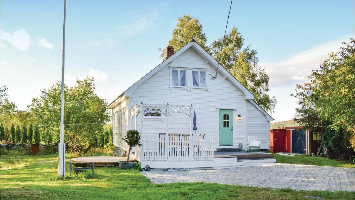 Tysvaer House | This is a charming cottage on a beautiful large plot surrounded by beautiful nature.