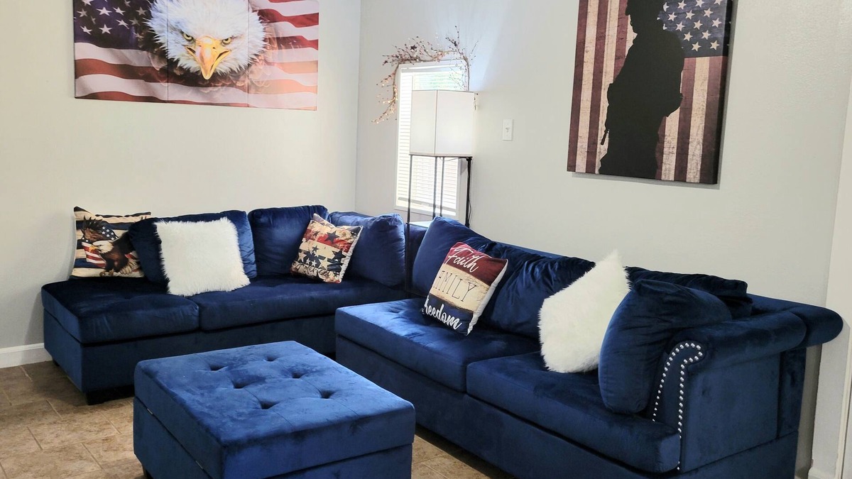 Lackland AFB House | This is a cozy Military/USA themed home by Lackland AFB . 4 Bedroom, 1 Bath.