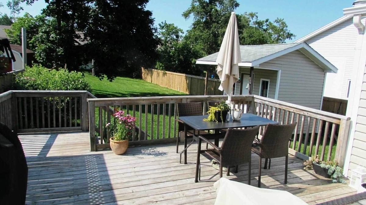 Charlottetown House | This is a family and pet friendly, non smoking home located in Charlottetown