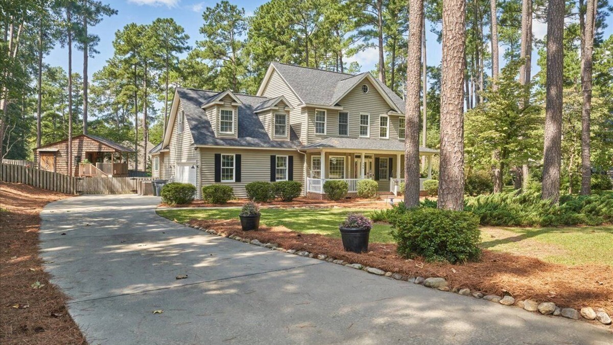 Southern Pines House | This is it! | Pool | Golf | Convenient to Town
