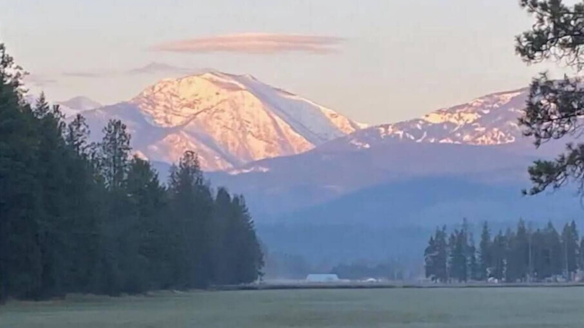 Libby House | This is Montana! Panoramic Mountain Views on the banks of the Kootenai River.