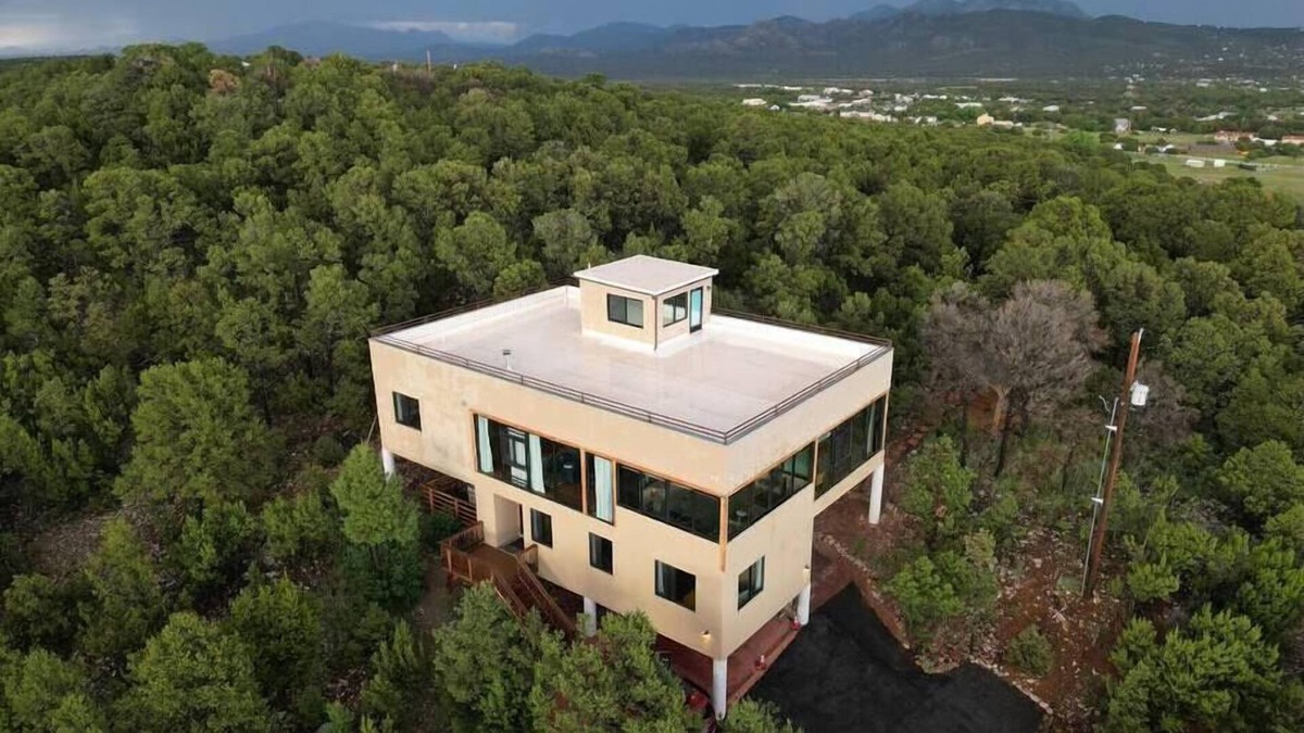 Zuzax House | This listing is disabled
