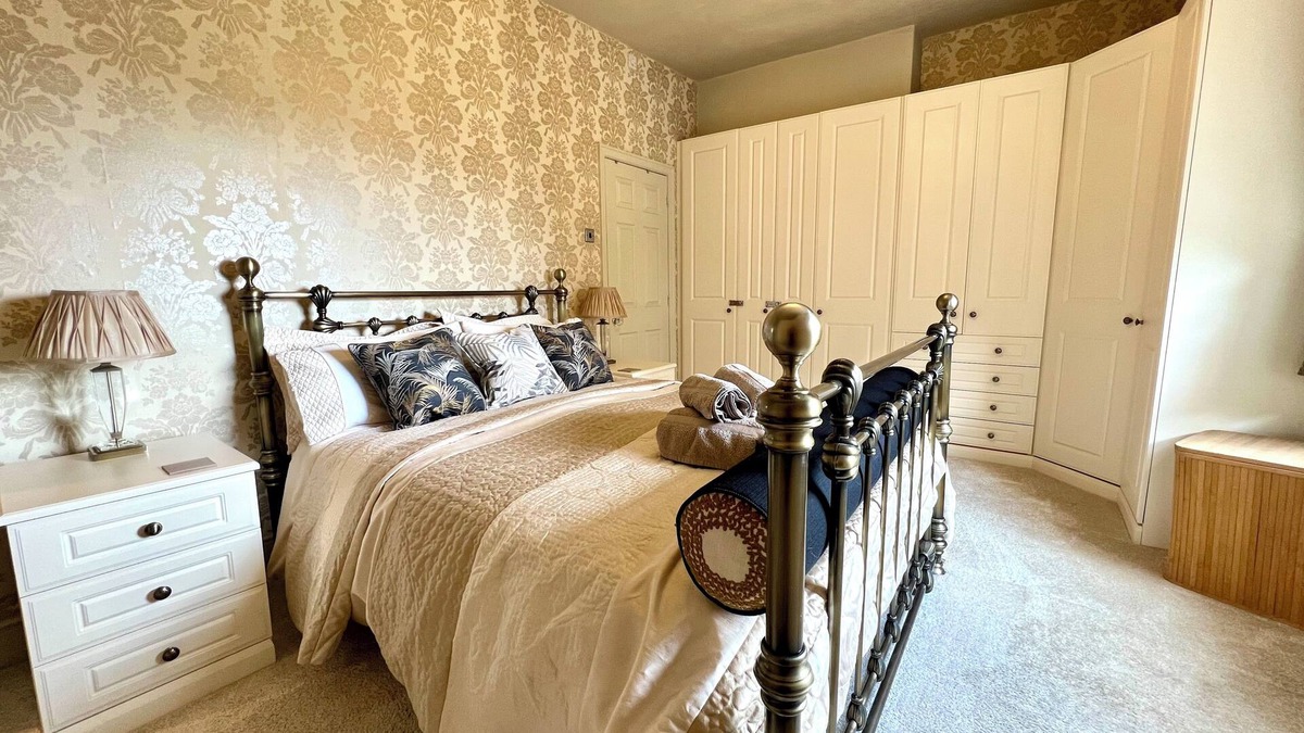Haworth Apartment | This luxury, boutique style, stone built, 3 bedroom, 2 bathroom apartment by Above Rubies sits directly on Haworth’s renowned cobbled Main Street and is only a stone’s throw from the iconic Parsonage, home to the Brontë sisters.