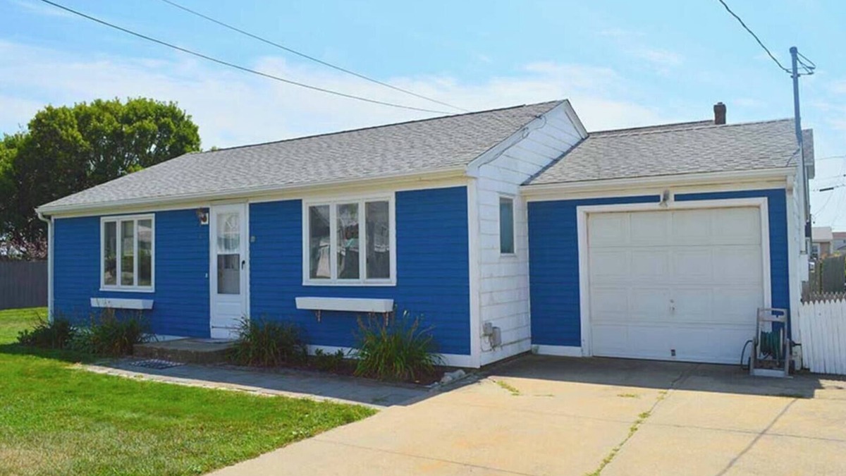 Narragansett House | This property offers 2 bedroom and one bath