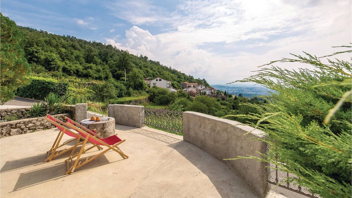 Rukavac House | This smart vacation home is located in the small village of Rukavac and offers everything you need f