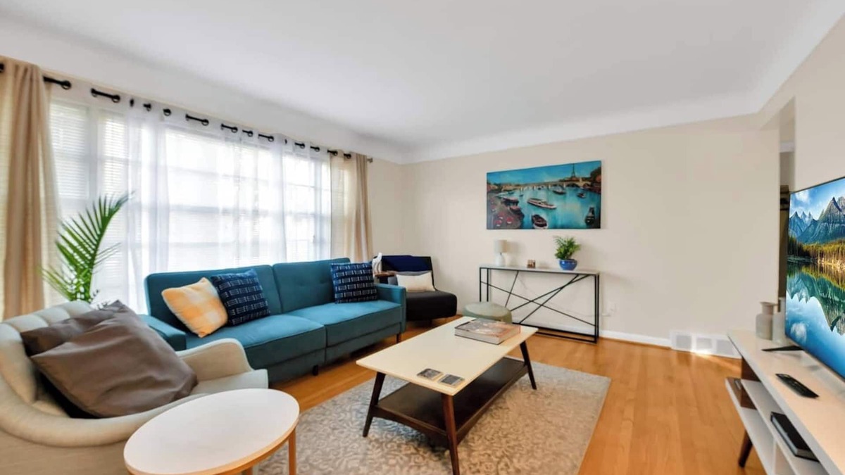 Grosse Pointe Apartment | This stunning main level apartment recently fully updated for your comfort and enjoyment