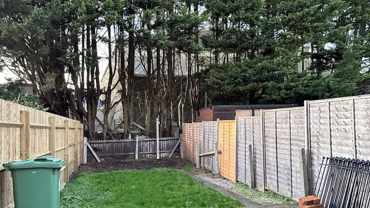 Gloucester House | This three bedroom house features zip and link beds, one bathroom and a fully equipped kitchen.