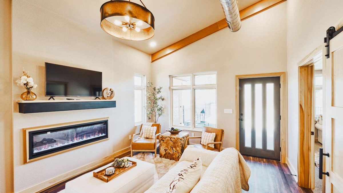 Sheridan House | This townhouse is a 3 bedroom(s), 3 bathrooms, located in Sheridan, WY.