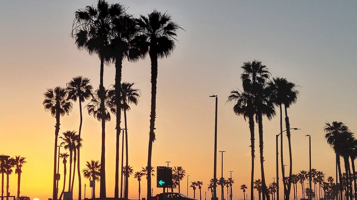 Westside Costa Mesa House | This Venue is set up for hourly rates and/or overnights. Capacity 70 guests