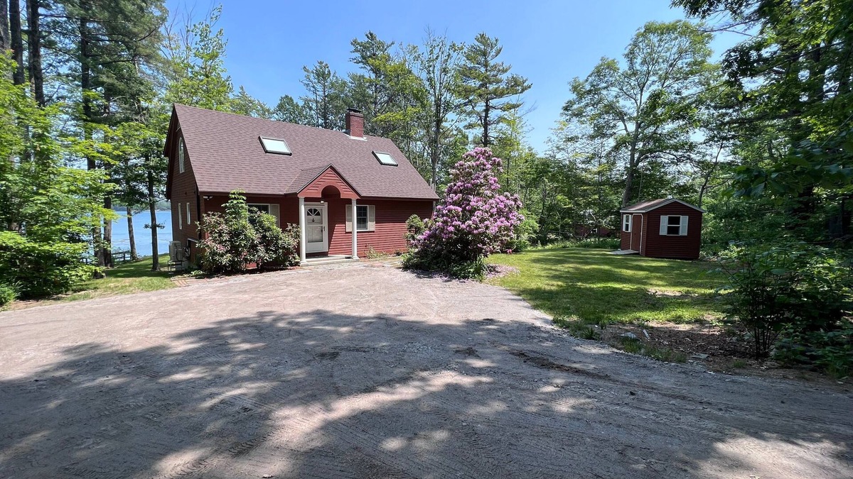 Harpswell House | This waterfront Cundy's Harbor classic is the perfect spot for family and friends.