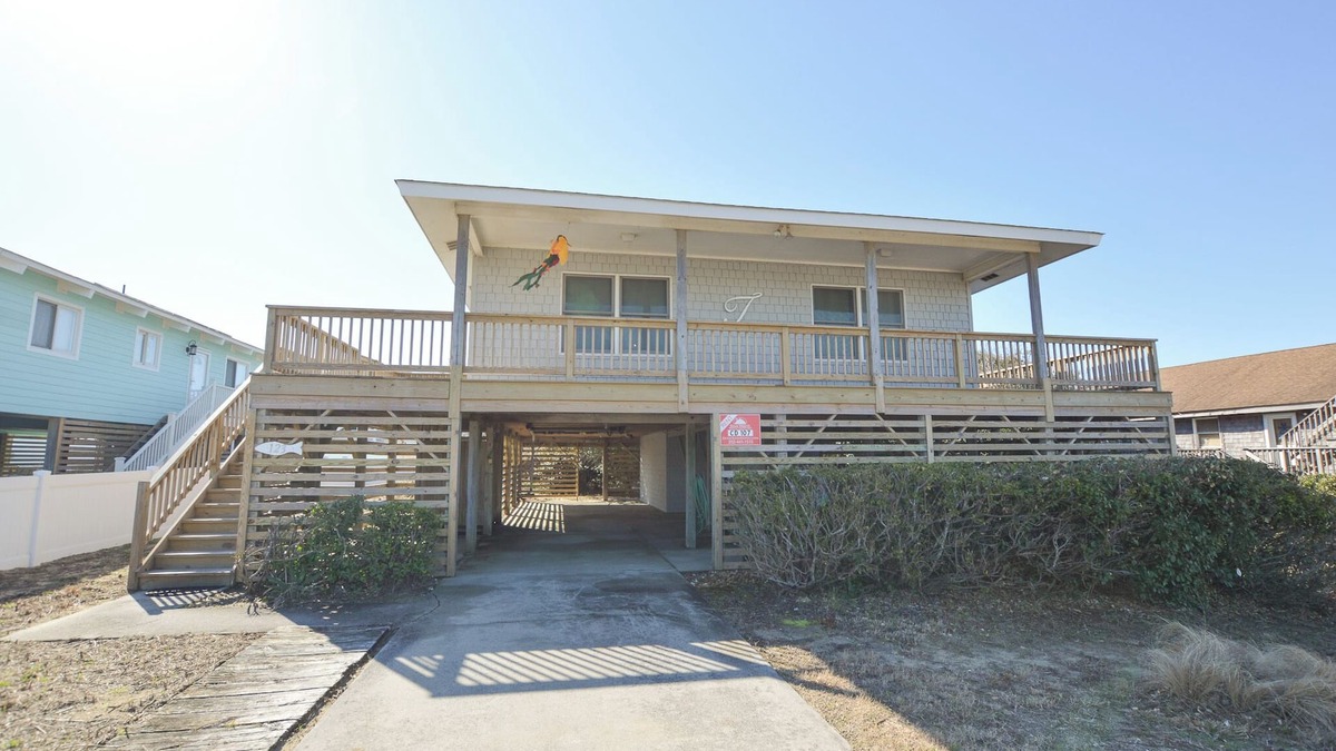 Carolina Dunes House | This welcoming home is great for small families.