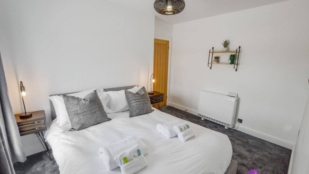 Salisbury Apartment | Thomas 1 bed Apt w/cathedral views - Stayseekers