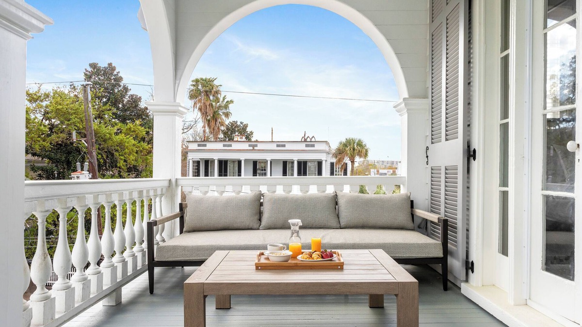Charleston Historic District Apartment | Thomas Waring House Suite A | History Made Here