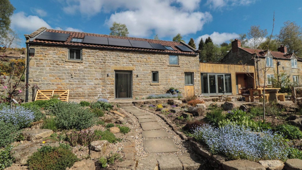 Scarborough Cottage | THOMPSON RIGG HOUSE, family friendly in Thornton-Le-Dale