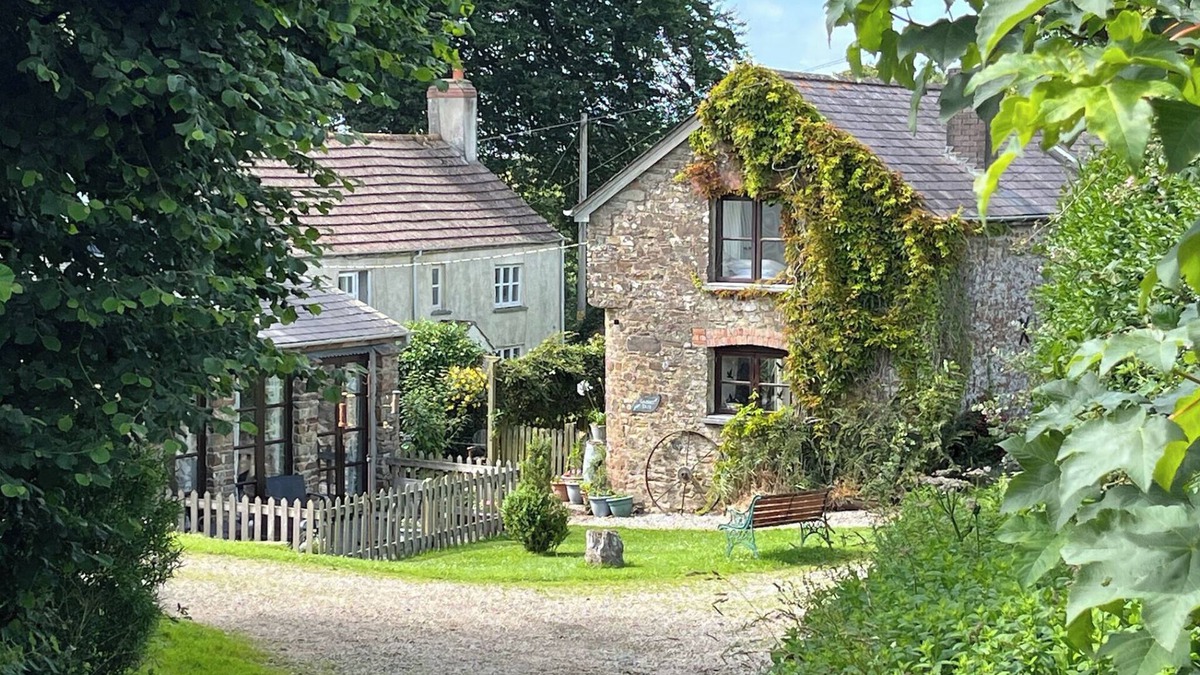 Torrington House | Thorne Farm-3 Bed-Sleeps 7-Garden-Country Views