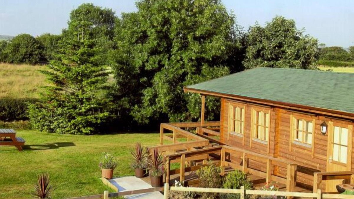 Liverton Cabin | THORNLEA LOG CABIN, pet friendly, with a garden in Danby