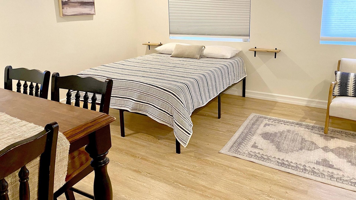 Thousand Oaks Cottage | Thousand Oaks Studio Guest Cottage