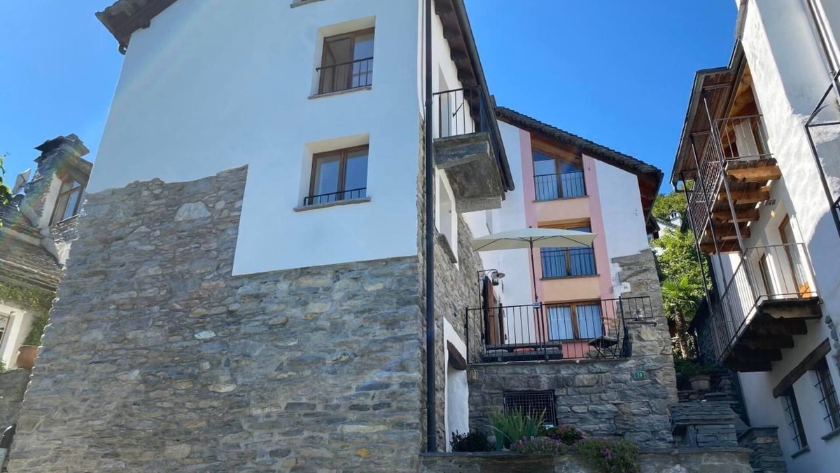 Lionza House | Thousand Stones House