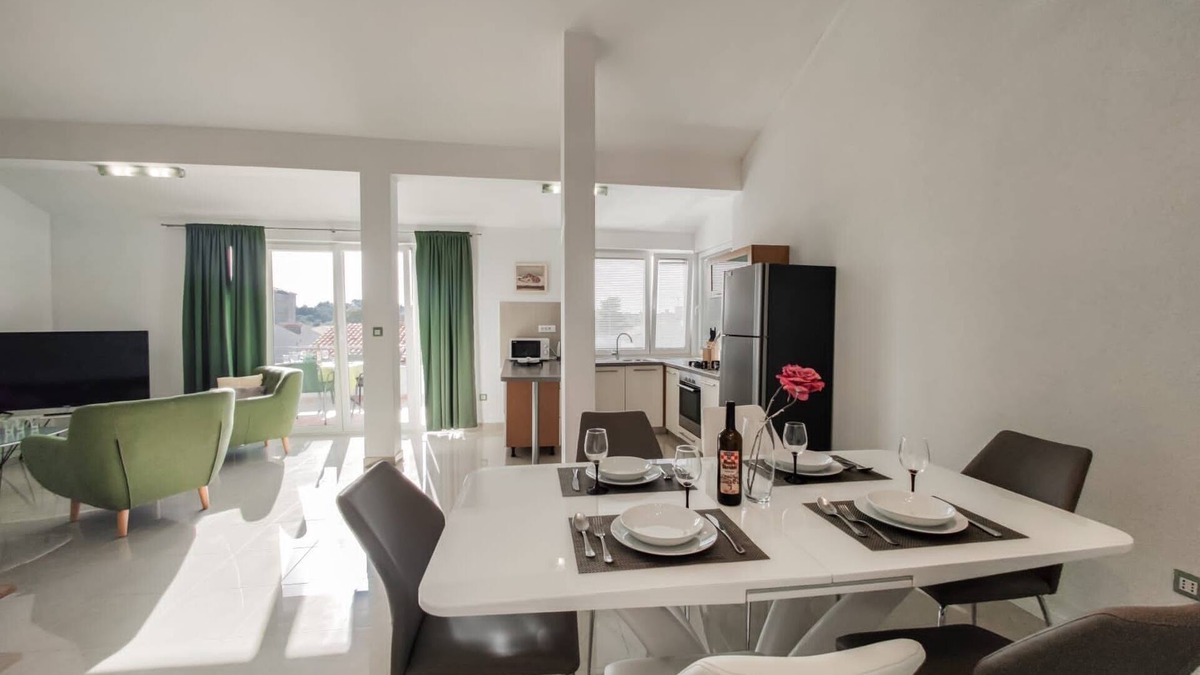 Makarska Old Town Apartment | Three bedroom apartment with terrace Makarska (A-20700-a)