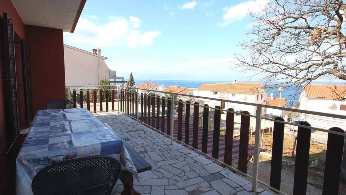 Njivice Apartment | Three bedroom apartment with terrace and sea view Njivice, Krk (A-21858-b)