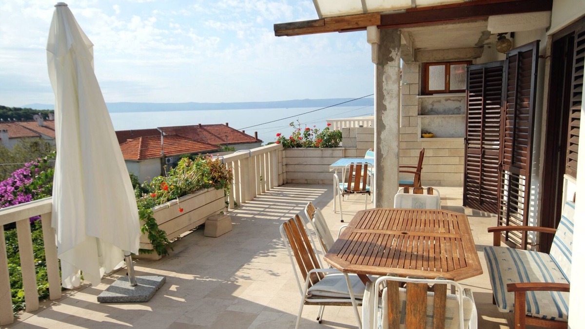 Sumartin Apartment | Three bedroom apartment with terrace and sea view Sumartin, Brač (A-5615-a)