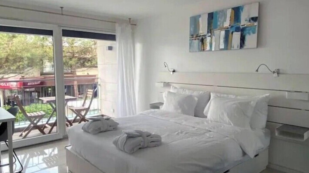 Zweisimmen Nr Gstaad Apartment | Three Bedroom Apartment in Gstaad with Mountain View 2
