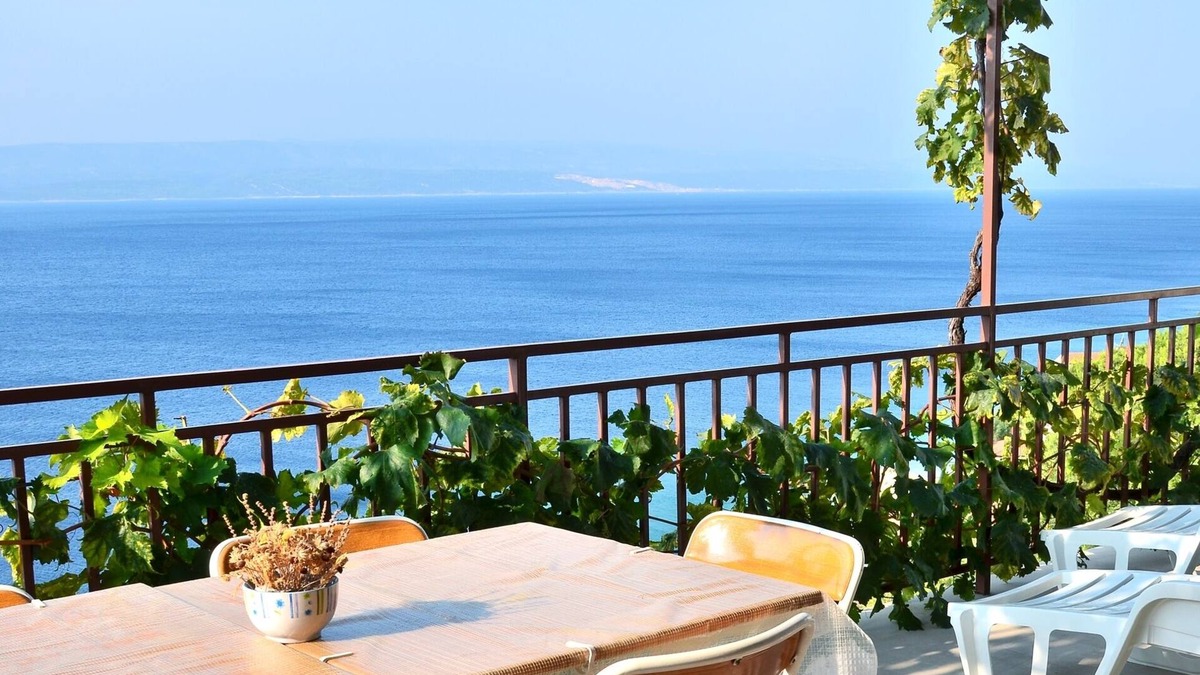 Pisak Apartment | Three bedroom apartment near beach Pisak, Omiš (A-658-a)