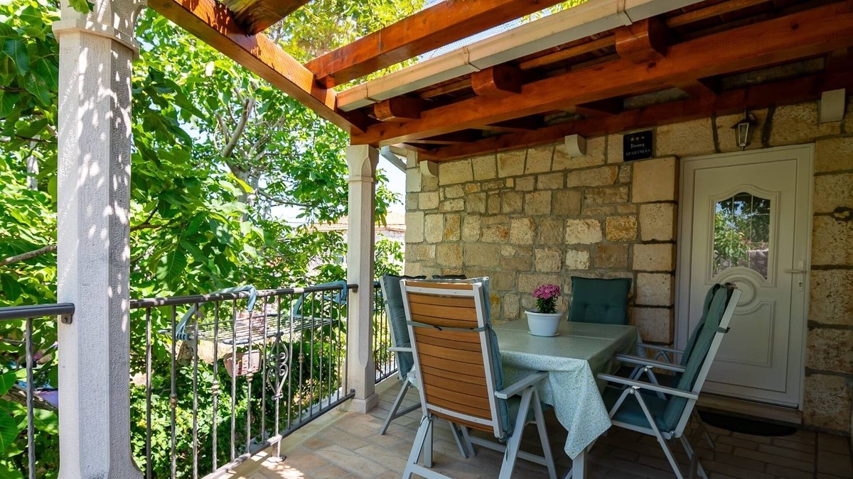 Postira Apartment | Three bedroom apartment with terrace Postira, Brač (A-14822-a)