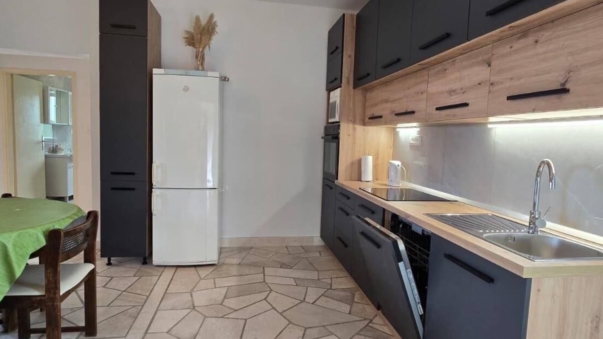 Mirce Apartment | Three bedroom apartment with terrace Mirca, Brač (A-5655-a)