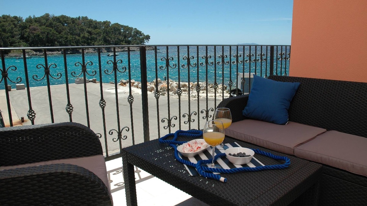 Prizba Apartment | Three bedroom apartment near beach Prižba, Korčula (A-14499-b)
