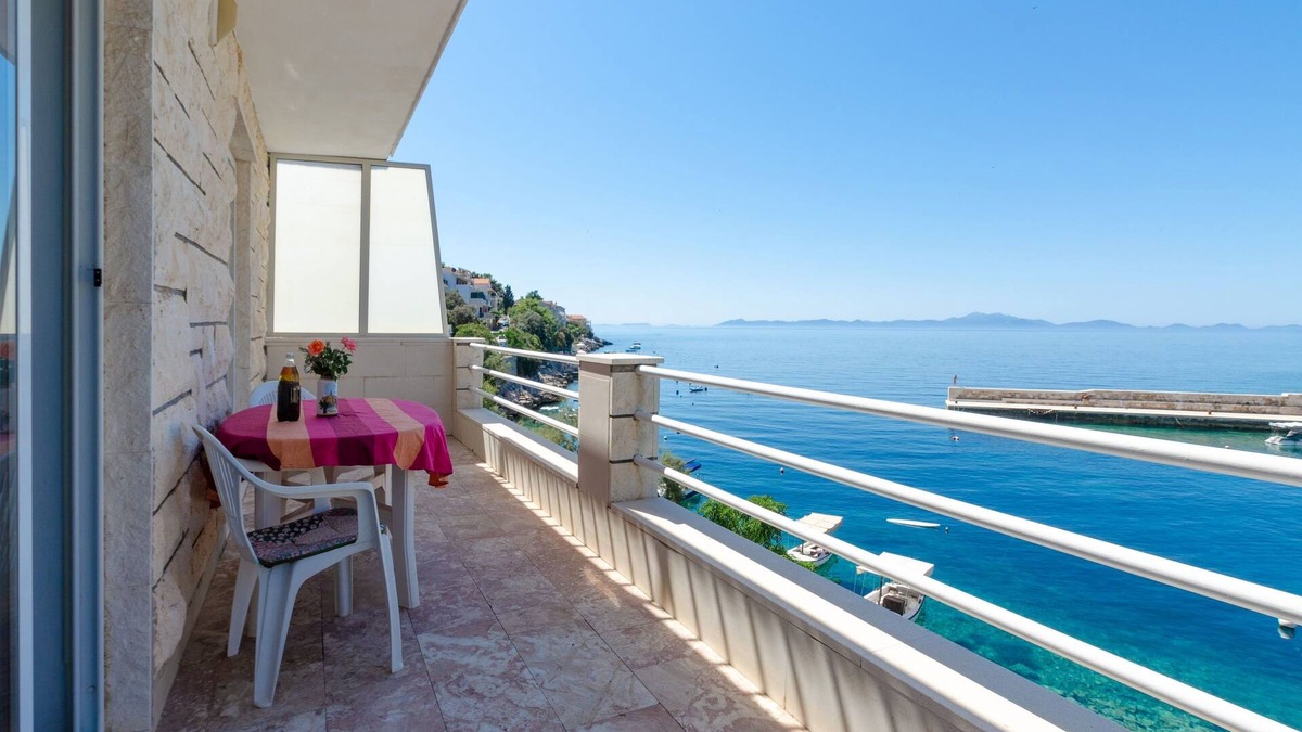 Zavalatica Apartment | Three bedroom apartment near beach Zavalatica, Korčula (A-187-a)