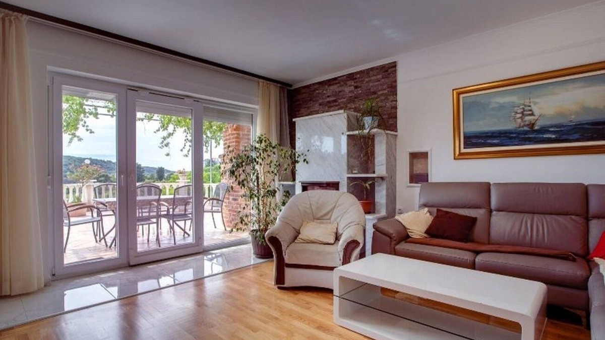 Kampor Apartment | Three bedroom apartment with terrace Kampor, Rab (A-23600-a)