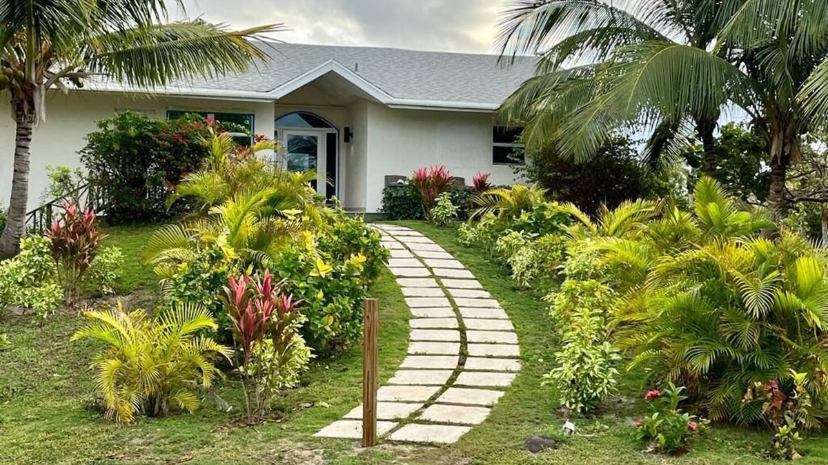 Governor's Harbour House | Three bedroom beach house on beautiful Double Bay beach