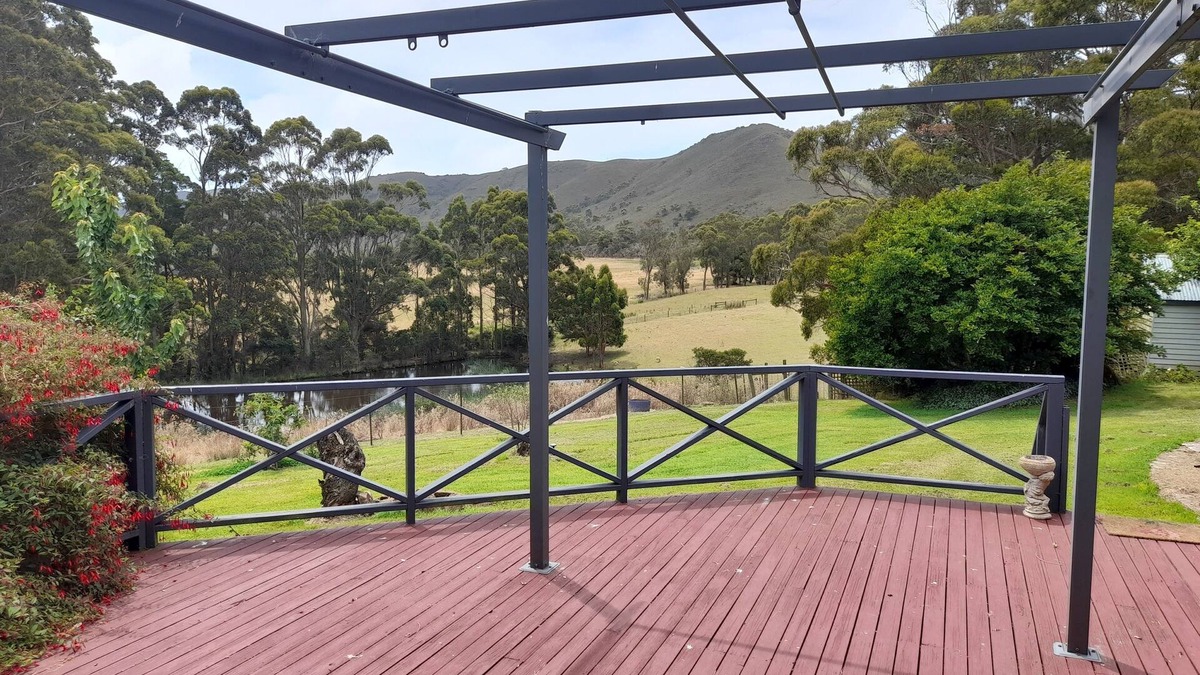Rocky Cape House | Three Bedroom Escape with Room to Roam! Stay for 10.