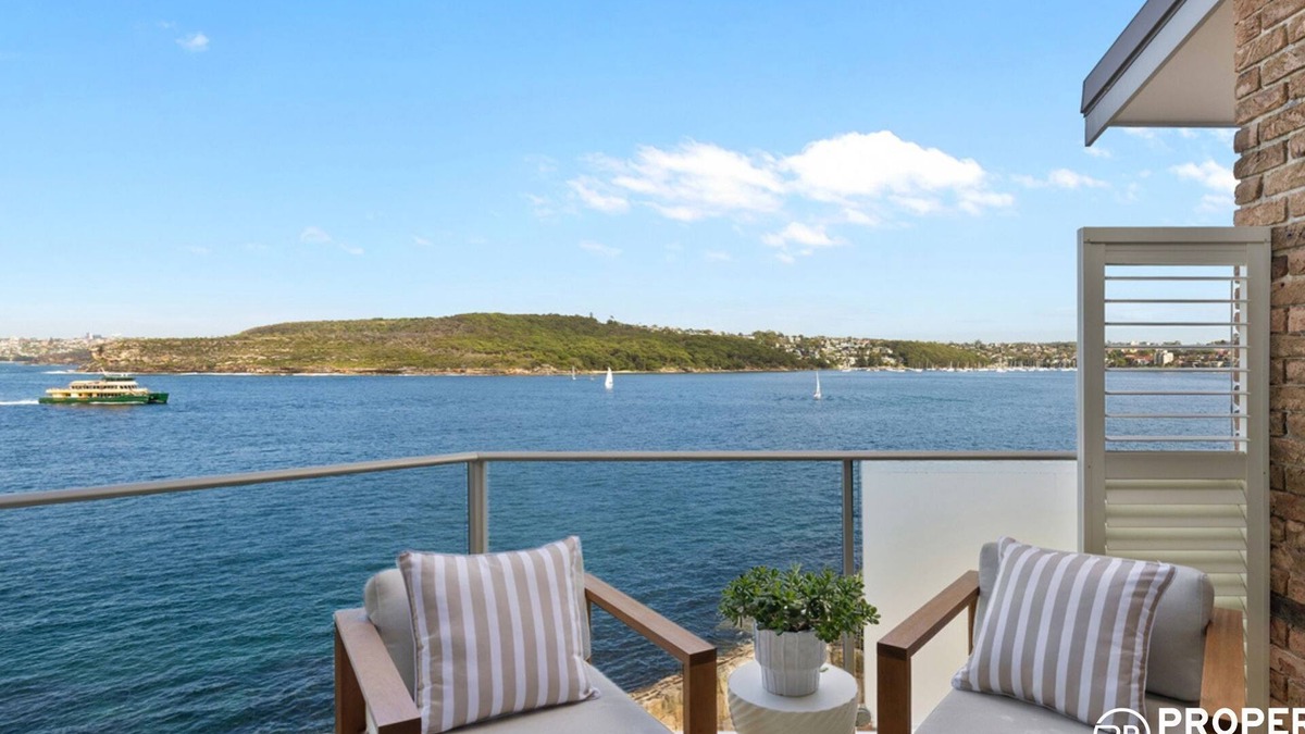 Manly House | Three Bedroom Harbourfront Townhouse in Manly!