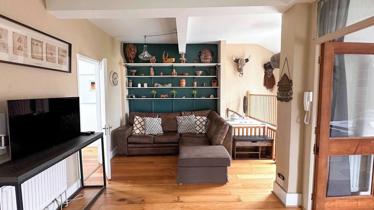 Hampstead Apartment | Three Bedroom Sunny, Airy Penthouse in Hampstead