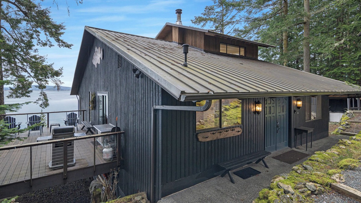 Friday Harbor House | Three-bedroom waterfront! Close to town! CHNL