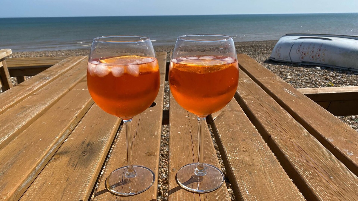 Pevensey House | Three bedrooms Beach house on a private beach