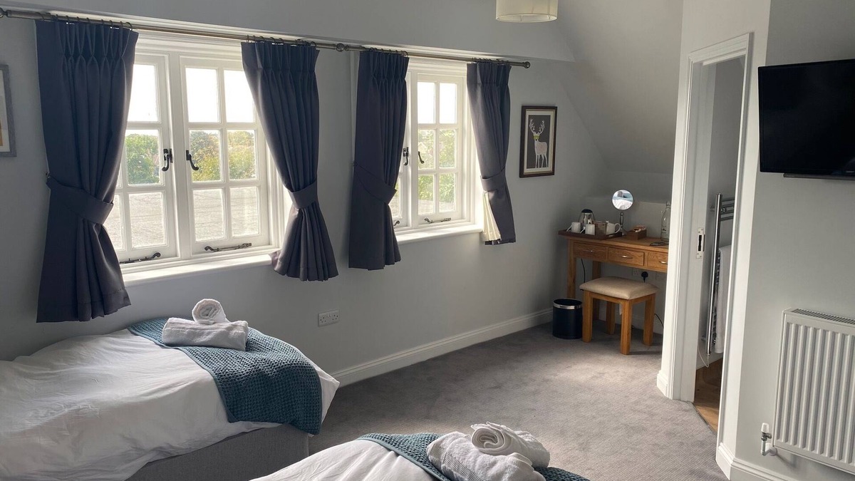 Newport Bed & Breakfast | Three Bishops Inn