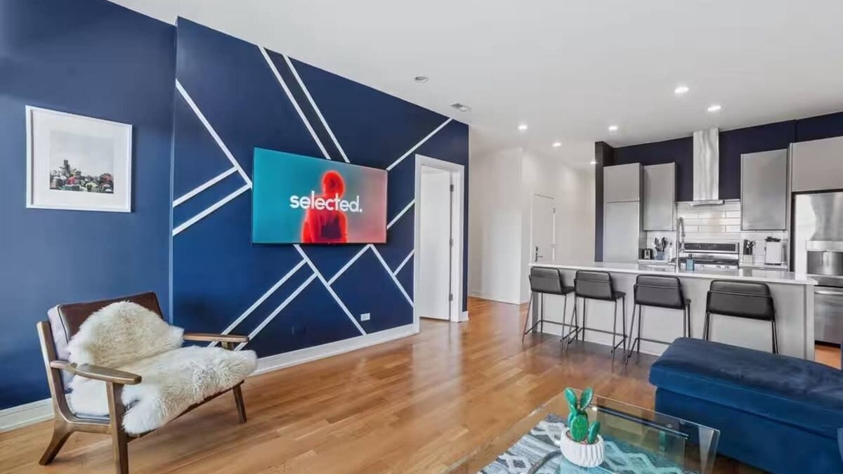 Ukrainian Village House | Three Condo's: 12 Beds, 6 Bath, Rooftop, Parking!